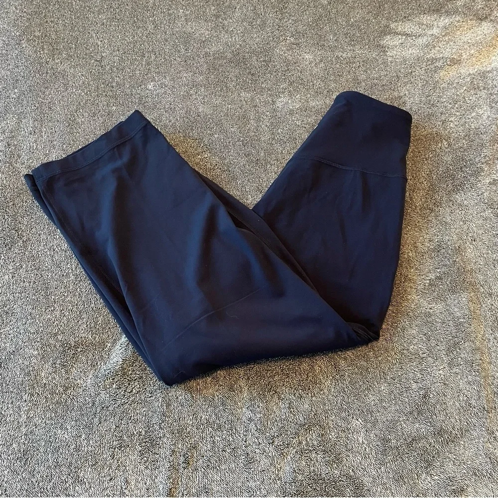 NWT Lululemon Align High-Rise Wide Leg Crop 23"
True Navy Size 2 - Picture 7 of 14